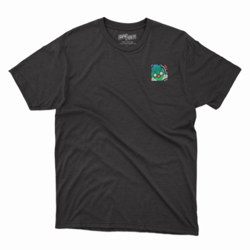 remera negro asustado